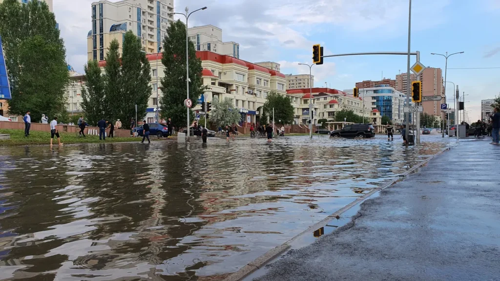Street flooding after heavy rain pushing runoff toward homes, like Tucson monsoon flooding in Green Valley, AZ